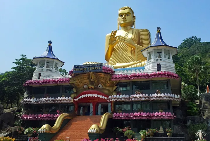 Visit the Dambulla Cave Temple